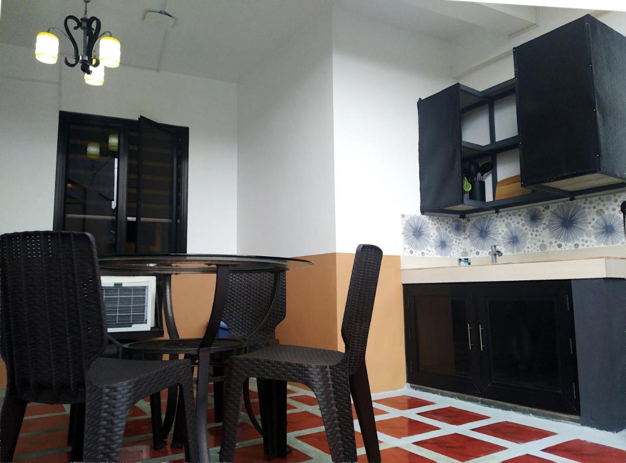 Jil's Apartelle Tagaytay City Esterno foto