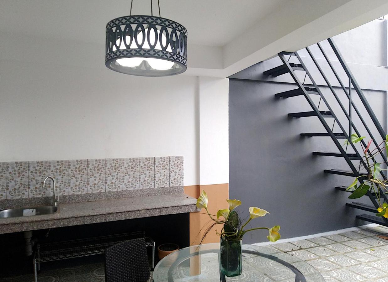 Jil's Apartelle Tagaytay City Esterno foto
