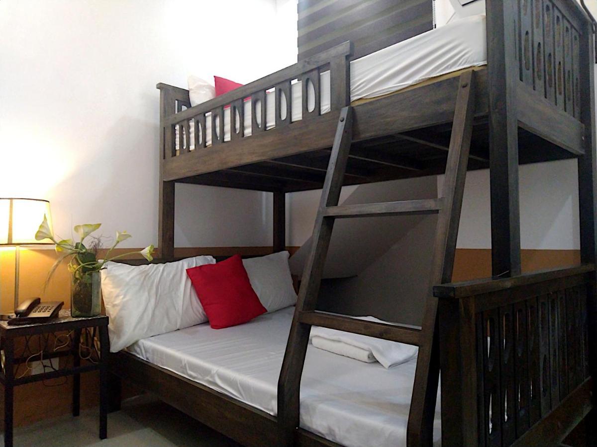 Jil's Apartelle Tagaytay City Esterno foto